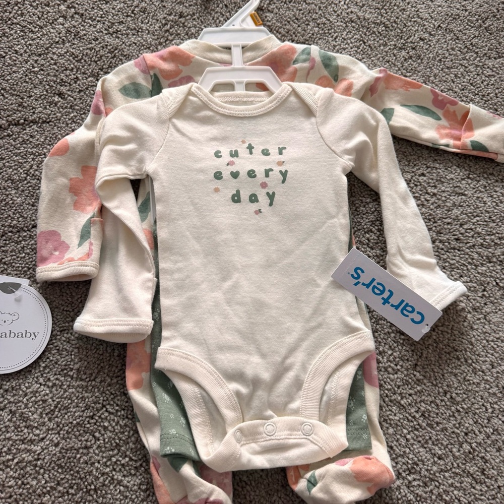 Newborn NWT Baby Girl Clothing Set bundle - Picture 2 of 3